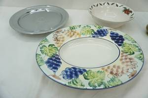 lot 169 image: Collection of Large Serving Pieces