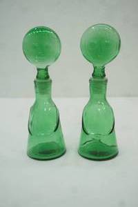 lot 180 image: Set of 2 Vintage Kosta Boda Erik Hoglund People series green art glass decanters. 7mtall