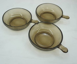 lot 190 image: Vintage Brown Lug Handle Glass Soup Bowls (3ct)