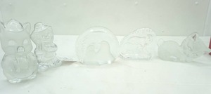 lot 158 image: Glass Paperweights. Pigeons, Kitty, Pig, Clown, Alaska