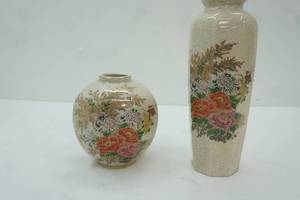 lot 206 image: OMC  Seizan Gama Japanese Porcelain vases,11 , 7 tall