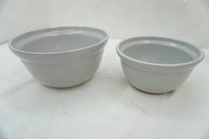 lot 224 image: Vintage Monmouth Pottery Beehive Stoneware Mixing Bowls (2ct)