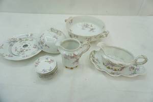 lot 232 image: Vintage Haviland Limoges Porcelain Dinnerware.