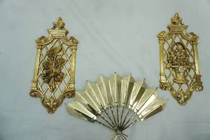 lot 234 image: Vintage Dart Industries Gold Plastic Decorative Wall Art Vintage Home Interiors & Gifts gold-toned metal fan Wall Decor