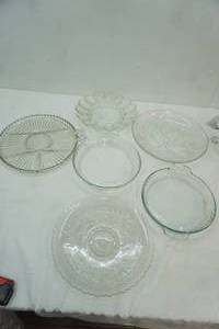 lot 251 image: Collection of Vintage Pyrex and Crystal Serving Platters and Pie Plates