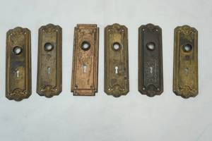 lot 255 image: 6ct AntiqueVintage Cast Metal Door Knob Backplates