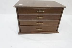 lot 284 image: Vintage 4-drawer Silverware Box.