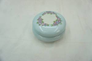 lot 299 image: Vintage Bavaria Porcelain Trinket Box. 5 diameter
