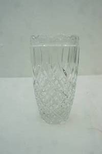 lot 312 image: Cut Crystal Vase 7.5 tall