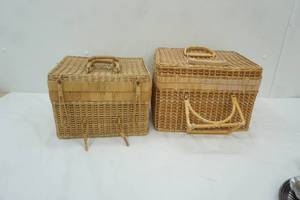 lot 320 image: Vintage Wicker Picnic Baskets