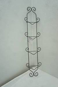 lot 323 image: Metal Collectors Plate Wall Display Rack