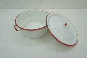 lot 345 image: Vintage Enamelware Pot and Lid. Red and White