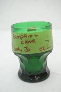 lot 362 image: Vintage Anchor Hocking Georgian Forest Green Tumbler Candle Campfire & Clove