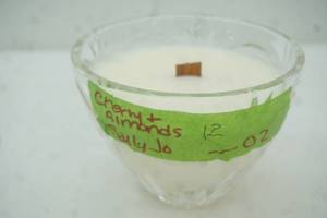 lot 373 image: Crystal Dish Candle Cherry & Almond. 5.25 diameter and 4 tall