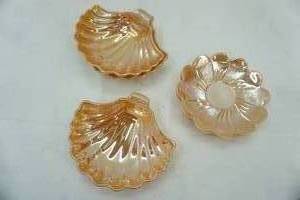 lot 378 image: Vintage Peach Lusterware Lotus Flower Saucers (3ct) & Shell Dishes (3ct)