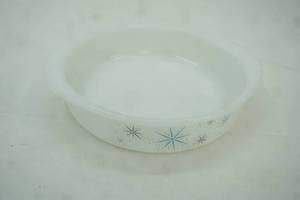lot 386 image: Glass Bake USA White 8.5 Round Baking Dish