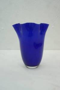 lot 392 image: Cobalt Blue Glass Handkerchief Vase