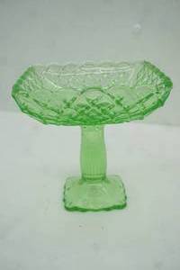 lot 403 image: Vintage L.E. Smith Green Glass Compote in the Trellis Pattern.