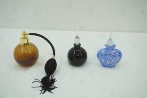 lot 425 image: Vintage-Style Glass Perfume Bottles (3ct)
