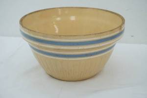 lot 440 image: Vintage Yellowware Mixing Bowl wBlue and White Stripes