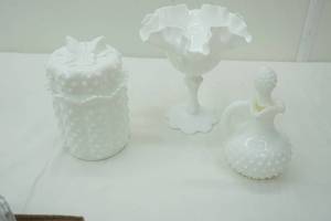 lot 462 image: Vintage Fenton and Avon White Milk Glass, Hobnail and Cabbage Rose