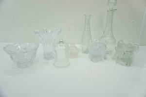 lot 463 image: Collection of Crystal Pieces