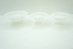 lot 479 image: Vintage Anchor Hocking Old Colony Open Lace White Milk Glass Compotes