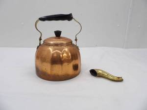 lot 340 image: Vintage Copper Teapot and Lid (spout needs to be reattached)