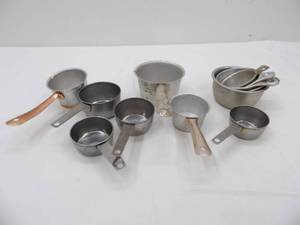 lot 495 image: Vintage Aluminum Measuring Cups