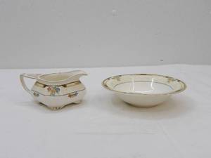 lot 500 image: Vintage W.H. Grindley & Co. Sheraton Ivory Gravy Boat and Bowl Underplate Set. Ironstone Earthenware