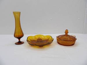 lot 501 image: Vintage Amber Bud vase 9.25, Amber dish , Amber lidded candy dish