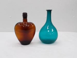 lot 520 image: Vintage Brown Heart Shaped Liquor Bottle Teal Glass Vase