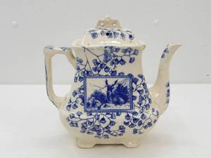 lot 523 image: Antique English Ironstone Teapot with Blue and White Transferware chintz