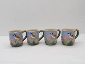 lot 527 image: Set of 4 Pottery Bird Mugs