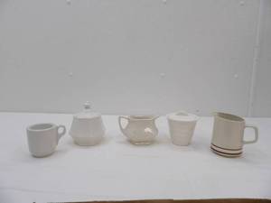 lot 528 image: AntiqueVintage Ironstone creamers and sugars