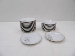 lot 541 image: Vintage Diamond Blue Rose Fine China Saucers (10) and Dessert Plates (14)