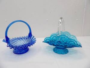 lot 548 image: L.E. Smith Blue Moon and Stars Basket, Blue Glass Hand-Blown Brides Basket