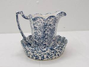 lot 550 image: Vintage McCoy Pottery Blue and White Spongeware Pitcher and Scalloped Bowl Set