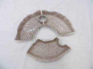 lot 568 image: Sylvans of Pasadena California Pottery Leaf-Shaped Serving Dishes