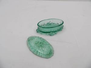 lot 577 image: Vintage Fenton Opalescent Green Glass Oval Trinket Box with Lid