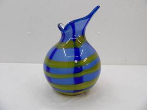 lot 580 image: Vintage Murano-Style Hand-Blown Art Glass Vase