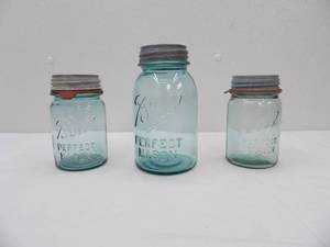lot 598 image: Aqua Blue Ball Mason jars with Zinc Lids