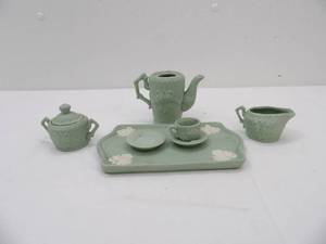 lot 607 image: Wedgewood China Tea Set