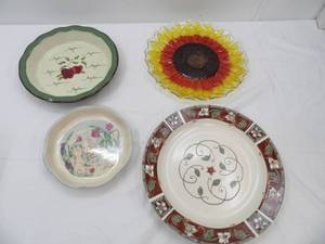 lot 614 image: Large Sunflower Serving Platter, Apple Pie Pate, The Country Sampler by Russ. Bunny Pie Plate, Pfaltzgraff Large Round Serving Tray
