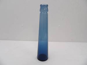 lot 618 image: 14 art glass vase