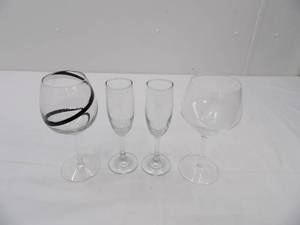 lot 625 image: Pier 1 Black Swirl Wine Goblet, Cristar Lexington Water Glasses, Split Rock Lighthouse Wine Glass