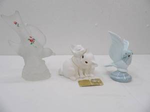 lot 627 image: Satin Glass Bird Figurine-Hand-painted White Glass Dove Figurine-cobalt blue eyes and swirl-hand-blown Vintage Snuggling Cats-Bone China signed wtag George Good