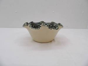lot 629 image: East Texas Pottery Green Spongeware Ruffled Edge Bowl