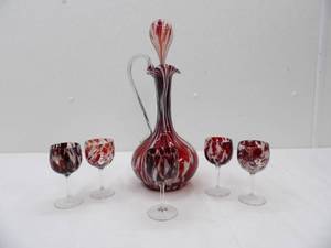 lot 633 image: Hand Blown Art Glass Decanter and Matching Cordial Glasses