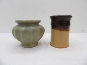 lot 635 image: Vintage Haeger VasePlanter ribbed green, Pottery spoon Holder